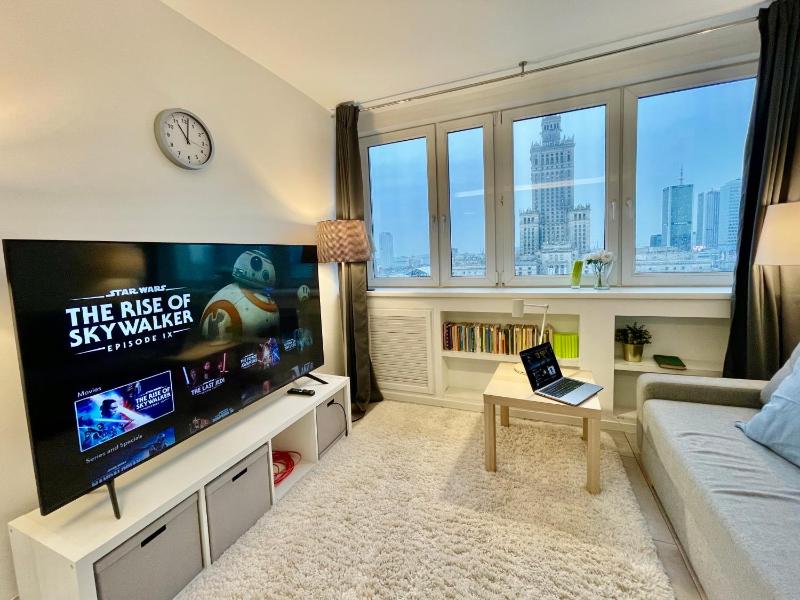 PALACE 3 WiFi 65'TV Netflix HBO Disney AppletTV — отель в Варшаве, Польша