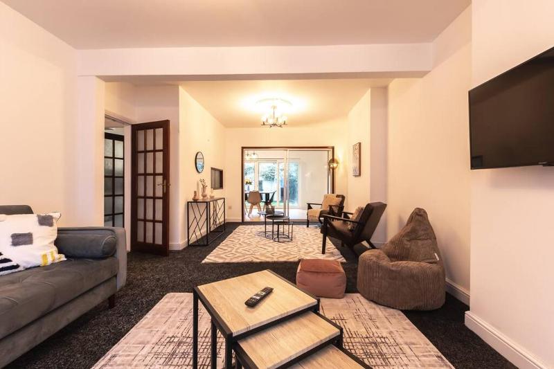 Morganite - 3 Bedroom House — забронировать отель в Лондоне
