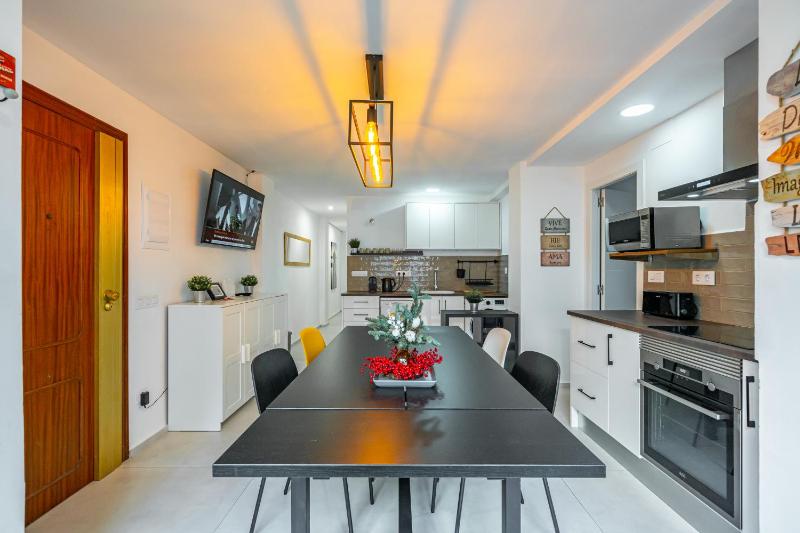 Sunny rooms on Cabanal beach — отель с удобным расположением в Валенсии