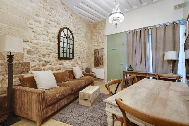 Charming apartment - 2BR-6P - Rue mouffertard — забронировать отель в Париже