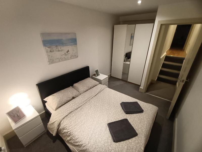 Цены на Lovely 2 bedroom serviced apartment in London в Лондоне