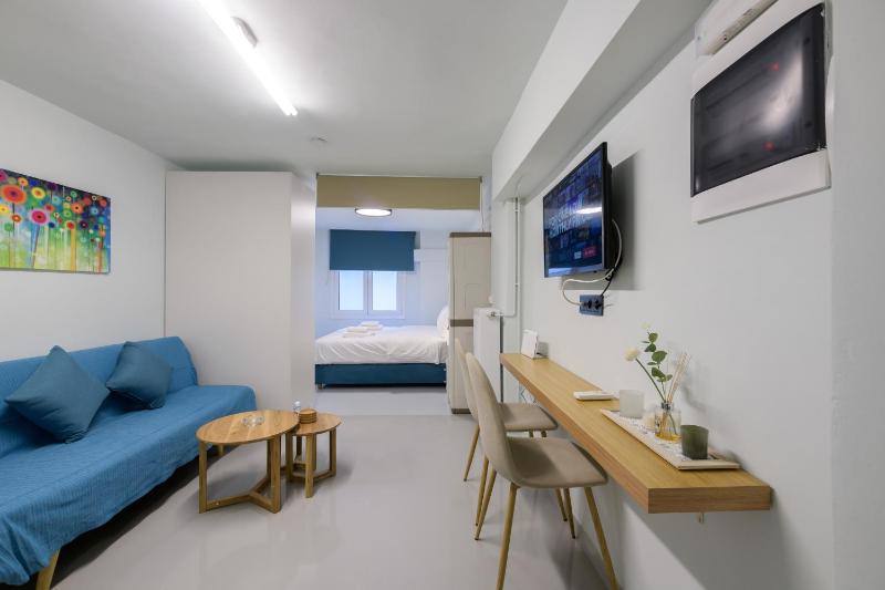 Fully renovated underground flat in Pagrati — забронировать отель в Афины