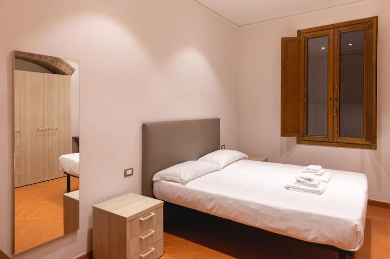 Cozy and Charmin 3BR Apartment Steps By Duomo — отель в Флоренции, Италия