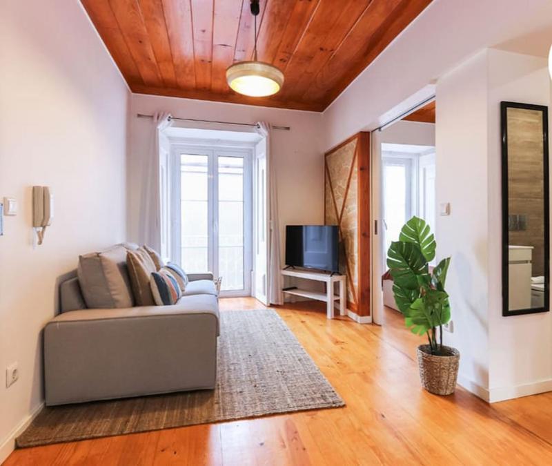 Vita Portucale ! Campo Ourique Design w/ Balcony — отель с удобствами в Лиссабоне