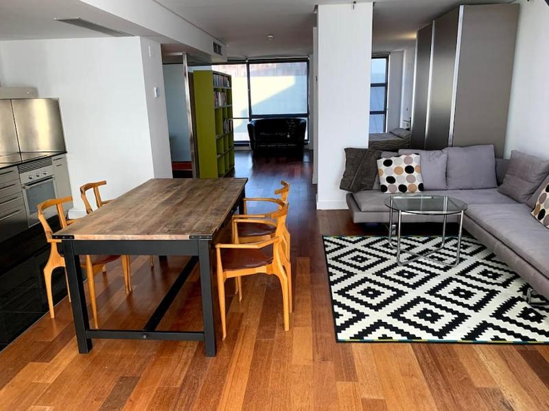 Loft con terraza, parking y piscina en verano-sebcan — забронировать отель в Мадриде