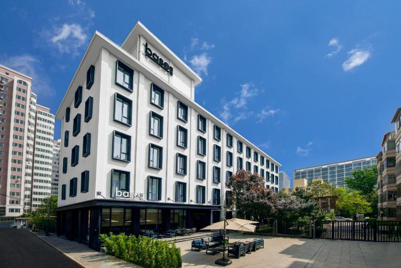 Base-Beijing Sanlitun Serviced Apartment — комфортный отель в Пекине