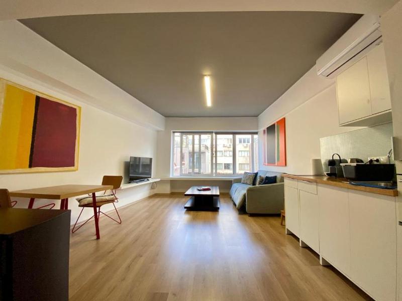 Mosaikon Guesthouse at Nikiou str — отель с удобствами в Афины