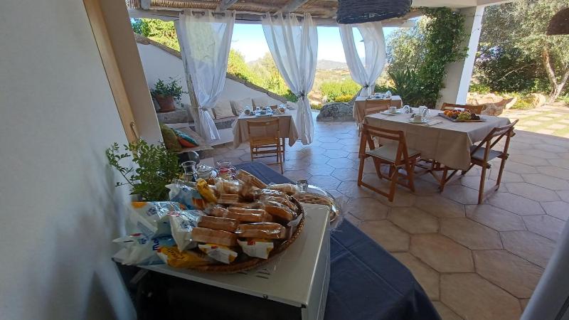 Li Petri Manni a Sole Ruiu - Incantevole B&B con Terrazza