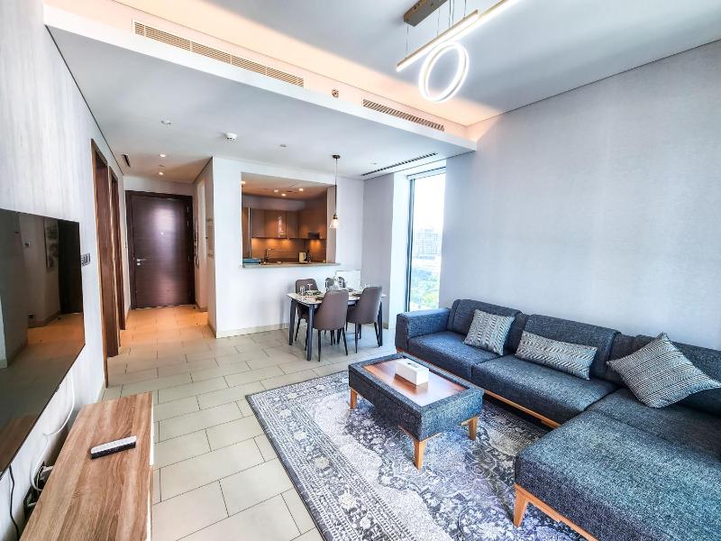 STAY BY LATINEM Luxury 1BR Holiday Home G6524 near Burj Khalifa — забронировать отель в Дубае