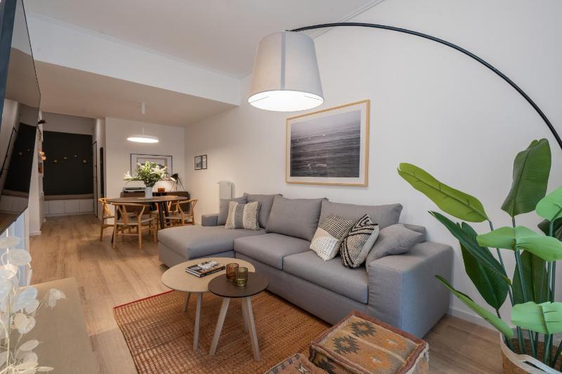 Unique 2 Bedrooms Apartment, Steps to Plaka and City center — отзывы гостей и цены