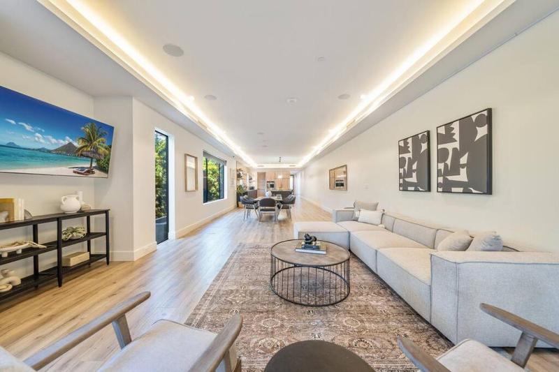BEDFORD VILLA 6BEDROOMS - BEST LOCATION — отель в Лос-Анджелесе, Соединенные Штаты Америки