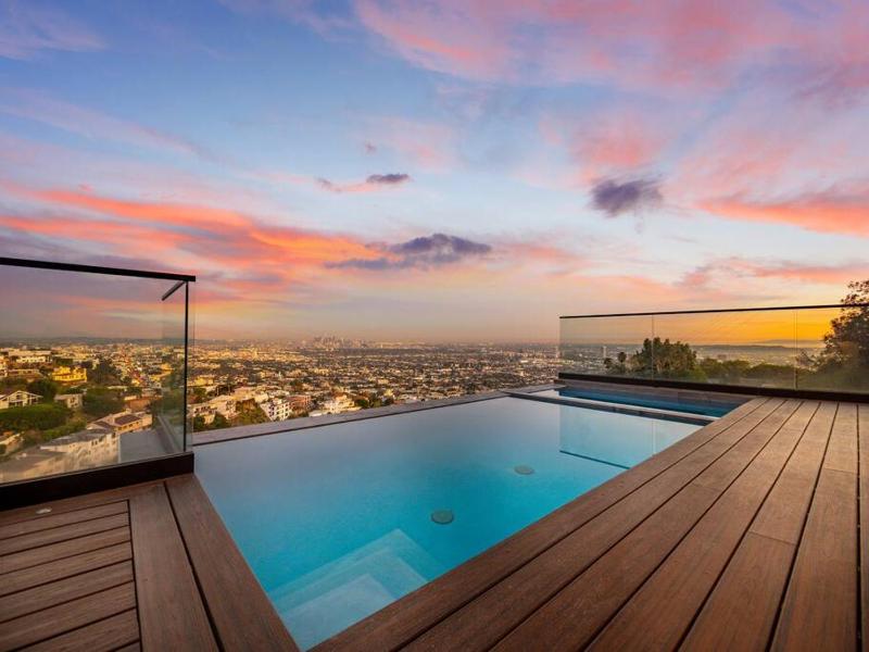 Stunning Franklin Villa 3 bedroom — отель с удобствами в Лос-Анджелесе