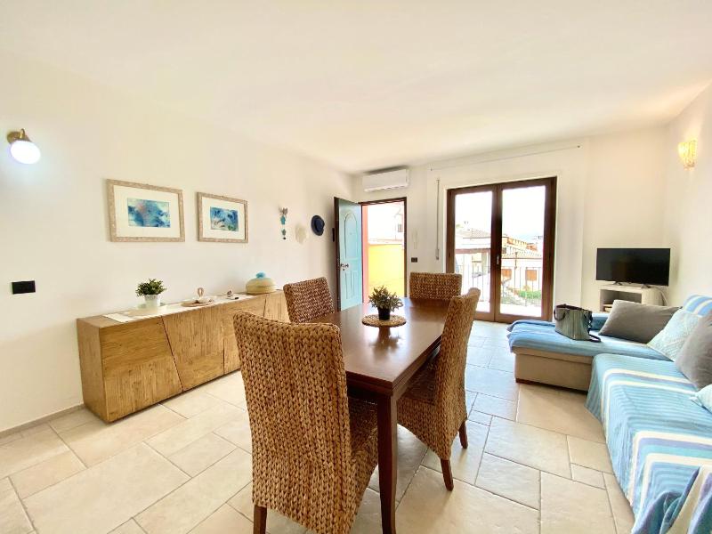 Jennas - Blue ad Àrbatax - Spazioso Appartamento Vista Mare