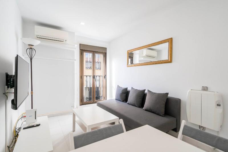 Flamenco Style Apartment PALACIO REAL, La Latina — отель с удобствами в Мадриде