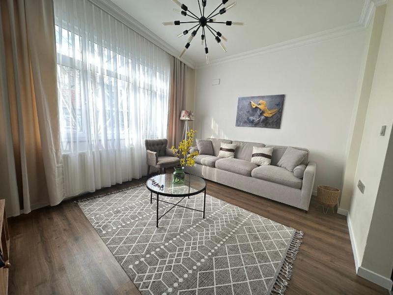 Center of city in Besiktas 2 plus 1 with 2 Bathroom and 3 Air Conditioner — забронировать отель в Стамбуле