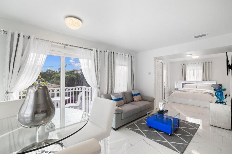 Beautiful Apartment in the Heart of Miami Apt 1 — отель с удобным расположением в Майами
