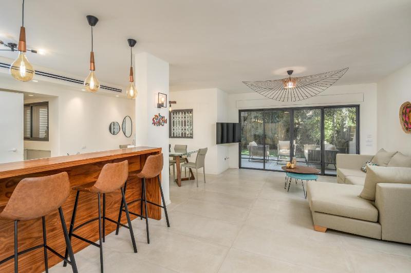 Unique apartment in Neve Tsedek — забронировать отель в Тель-Авиве