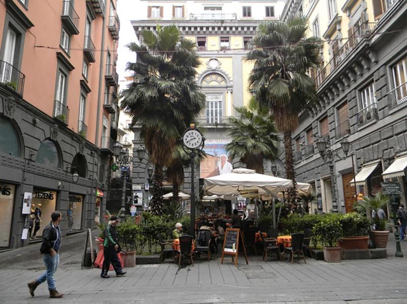 Цены на Casa vacanze Napoli Centro Carmen & Sara в Неаполе