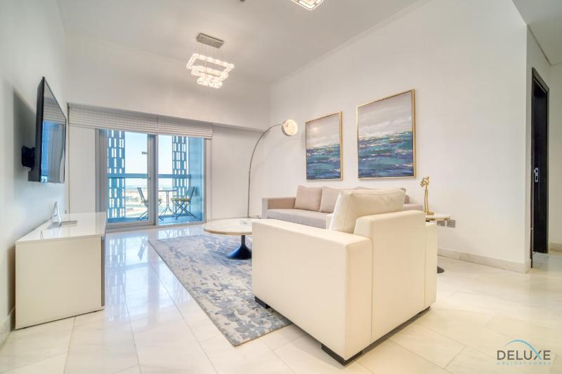 Цены на Refined 1BR at Cayan Tower Dubai Marina by Deluxe Holiday Homes в Дубае