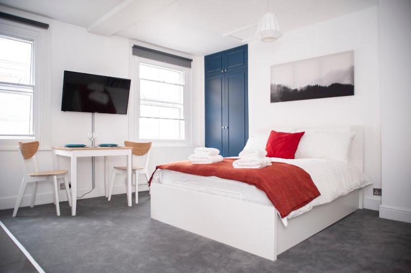Special Offer! Lovely studio - ZONE 1 - Hyde Park — забронировать отель в Лондоне