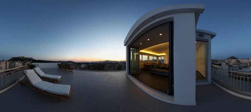 Acropolis Panorama View Penthouse with Private Terraces A Contemporary Parthenon — отель в Афины, Греция