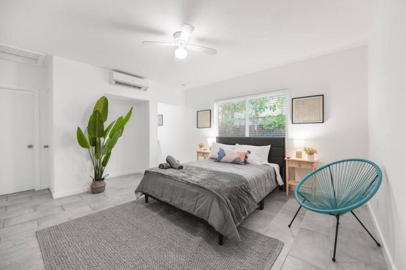 Цены на Awesome Studio 15 min from The Beach в Майами