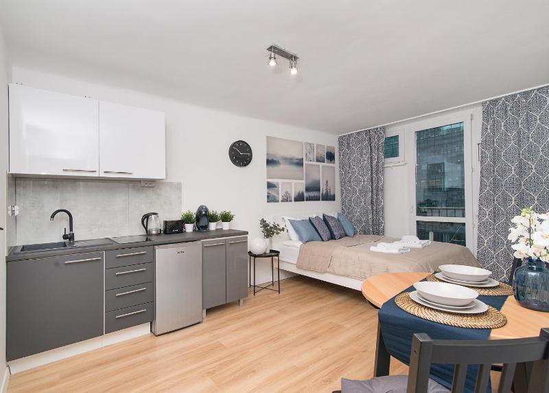 Central Apartments Grzybowska — отель с удобствами в Варшаве
