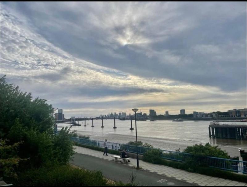 Royal Arsenal Riverside Apartment — забронировать отель в Лондоне