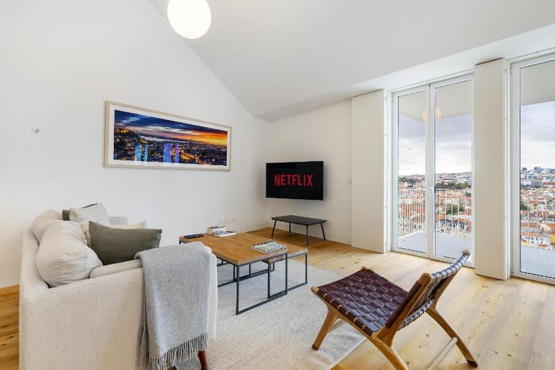 WHome City View Penthouse Luxurious Living in Lisbon with AC & Elevator — отзывы гостей и цены