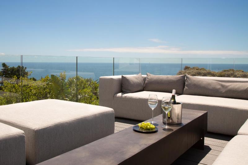 PREMIUM CAPE Camps Bay Lodge — комфортный отель в Кейптауне