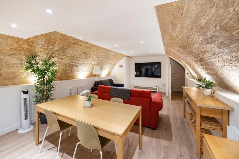 Paris Place Pantheon — отель с удобствами в Париже