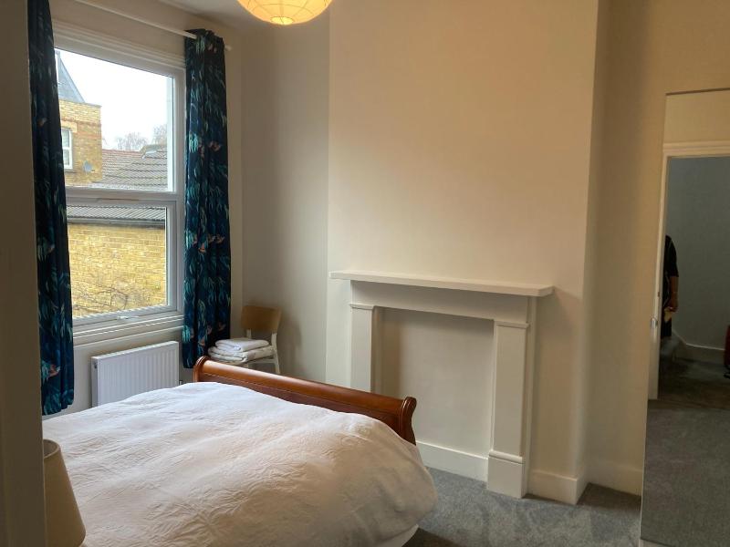 Very Large and Splendid Terrace House in London — комфортный отель в Лондоне