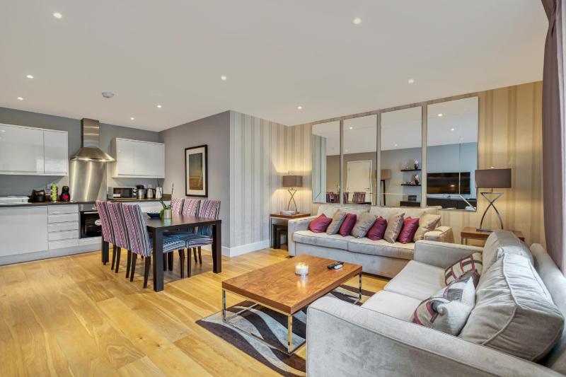 Modern 2 bedroom & 2 bathroom apartment in Fulham — отель с удобствами в Лондоне