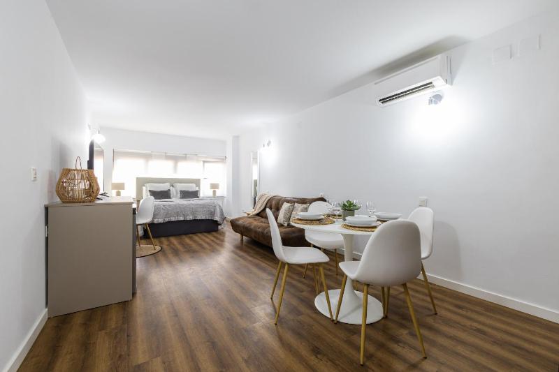 FLORIT FLATS - The Apolo Studio — забронировать отель в Валенсии