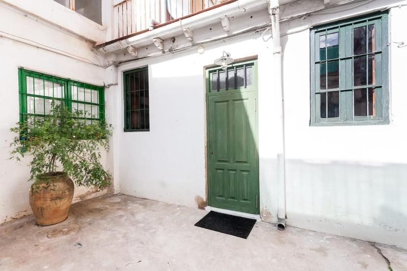 Casita artista en bello edificio barrio Ruzafa — отель с удобствами в Валенсии