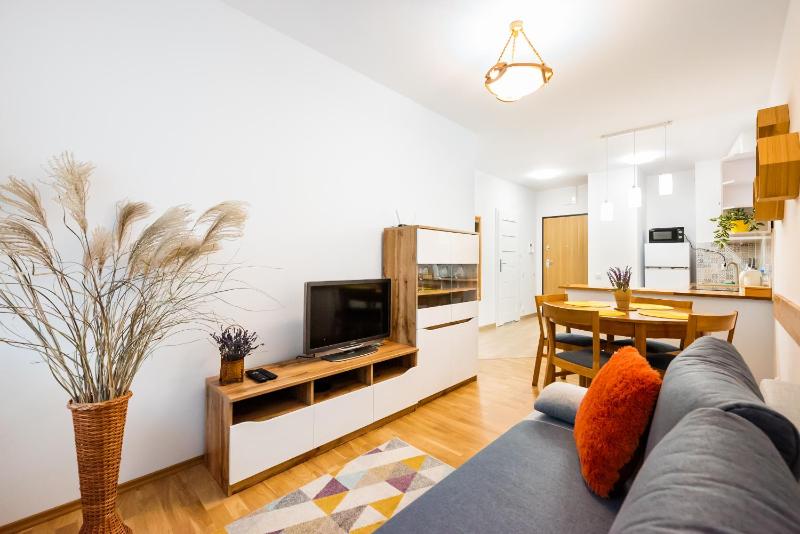 Metro Bemowo Colourful Apartment — забронировать отель в Варшаве