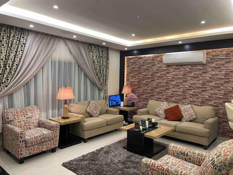 Deluxe Villa - Free From & To Airport Transport - fyla raqyt - mʿ khdmt twsyl mn w aly almtar — отель с удобным расположением в Рияде