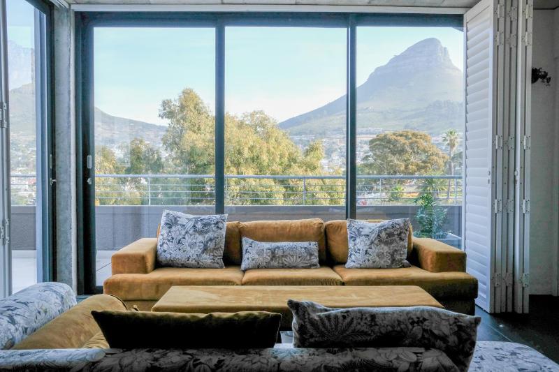 Artsy apartment, amazing views, serviced, & no loadshedding! — отзывы гостей и цены