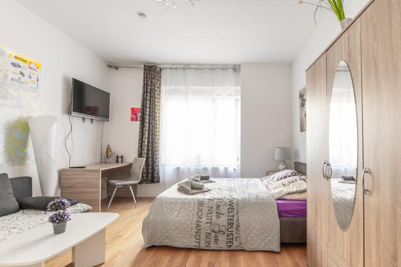 A stylish apartment in the center of true Berlin — отель с удобным расположением в Берлине