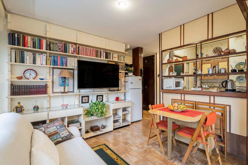 For You Rentals Castellana Business Center Apartment TEMPORAL MDM32 — отель с удобствами в Мадриде