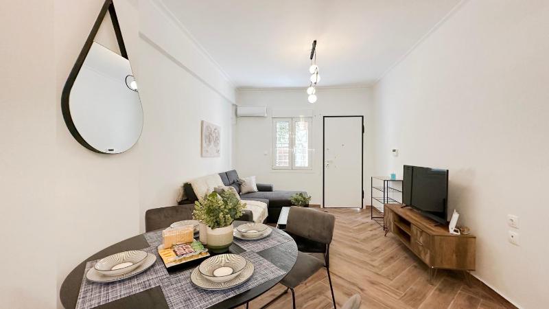 Valtetsiou Central 50sqm apt in Athens — отель с удобствами в Афины