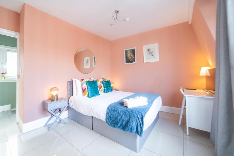 (Kensington-Olympia-Museums ) Apartment Central London — отель с удобствами в Лондоне