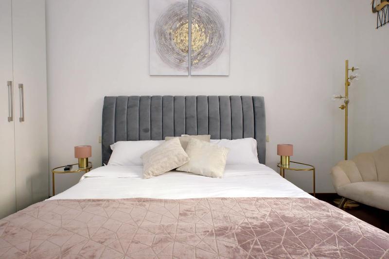 Цены на Domus Lou Elegante appartamento in Trastevere Roma в Риме