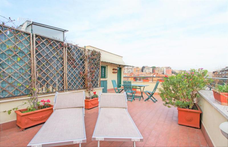 In the Clouds over Trastevere, penthouse studio — комфортный отель в Риме