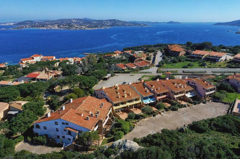 Elegante Trilocale con Terrazza Vista Mare a Palau