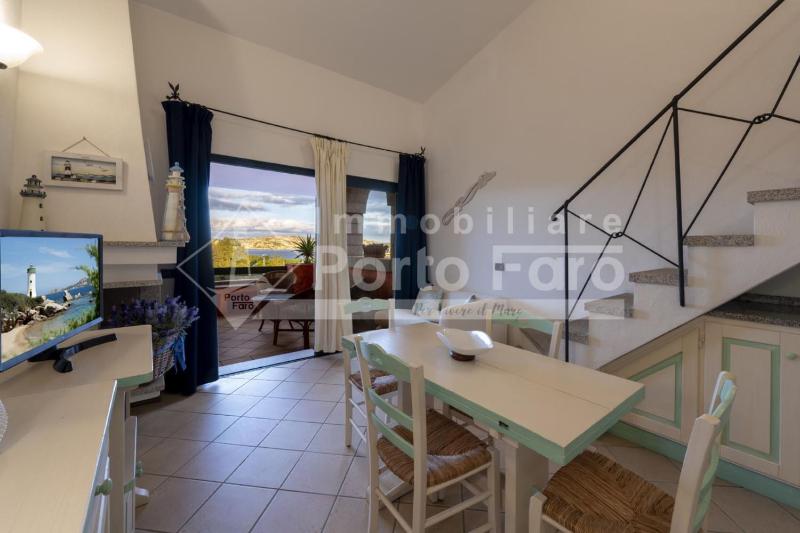 Elegante Trilocale con Terrazza Vista Mare a Palau
