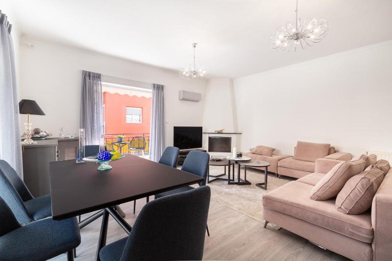 Luxury Apartment Next to Acropolis & Metro — отель в Афины, Греция