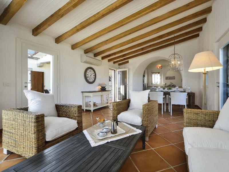 Case Li Conchi 3 a Castiadas - Villa di Lusso con Piscina