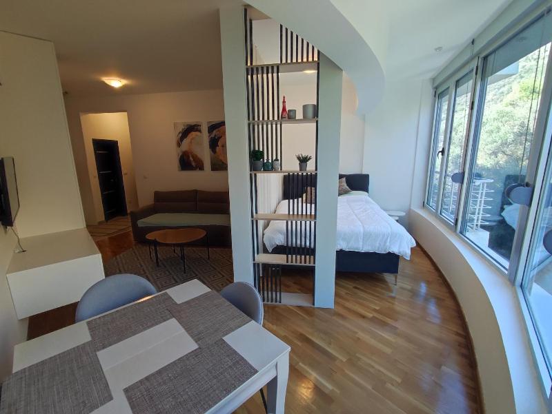 Studio apartment Sunrise Rafailovici — отель с удобным расположением в Будва