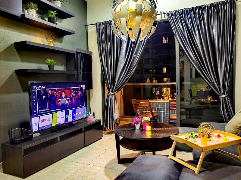 Petalz Luxury Suite 10Pax MID VALLEY OLD KLANG ROAD OUG KLANG LAMA KL — отель с удобным расположением в Куала-Лумпуре